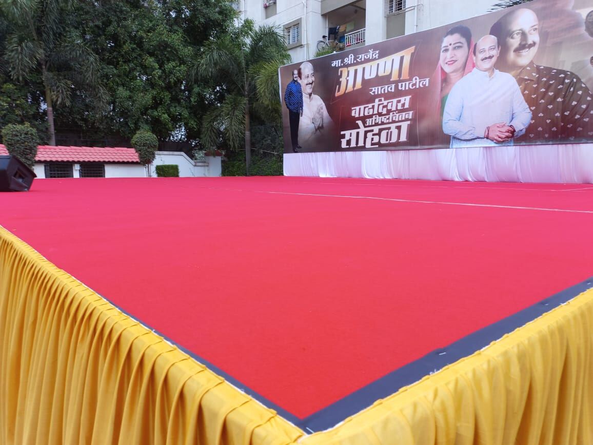 A grand gold-lit mandap installation with layered floral canopy by Saptagiri Events